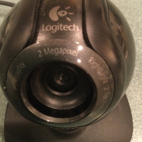 Logitech HD Web Camera (with Built-in Microphone) - Picture 2 of 9